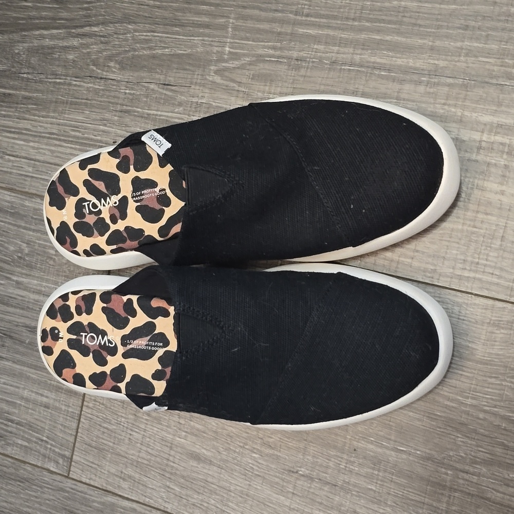 TOMS Black Mules with Leopard Print Insole. New Wuthout Tags. Size 8. - Picture 3 of 11
